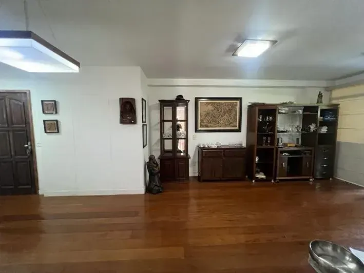 Apartment with 4 bedrooms and a glassed-in balcony — photo 3