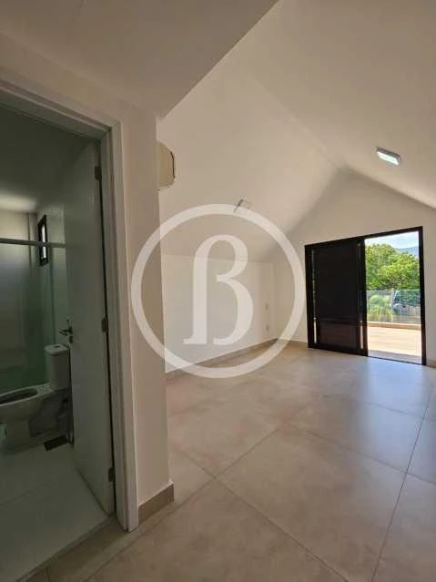 House with 4 bedrooms, 5 bathrooms and open-plan kitchen — photo 25
