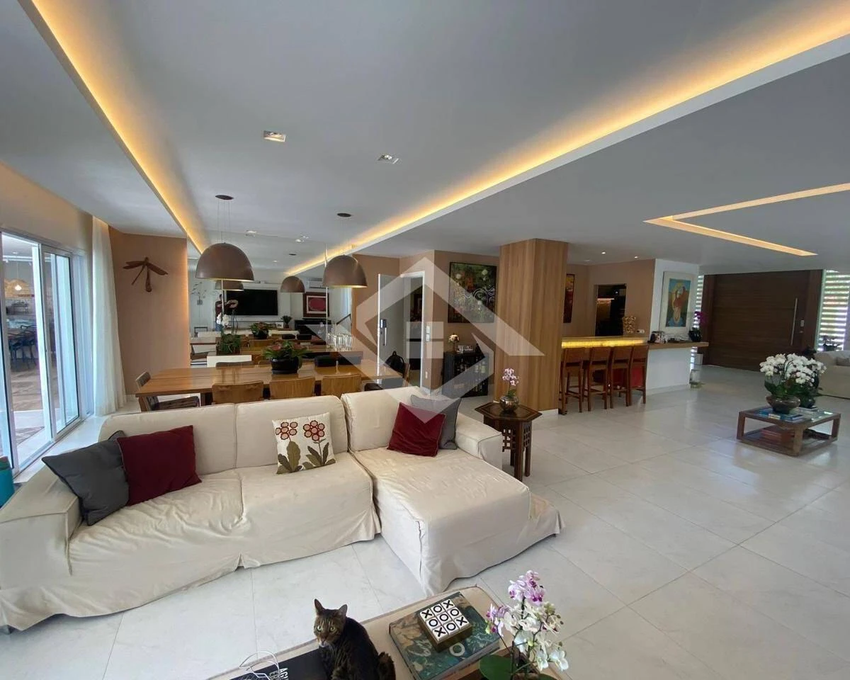 6 quartos e banheira: casa de 1000 m²