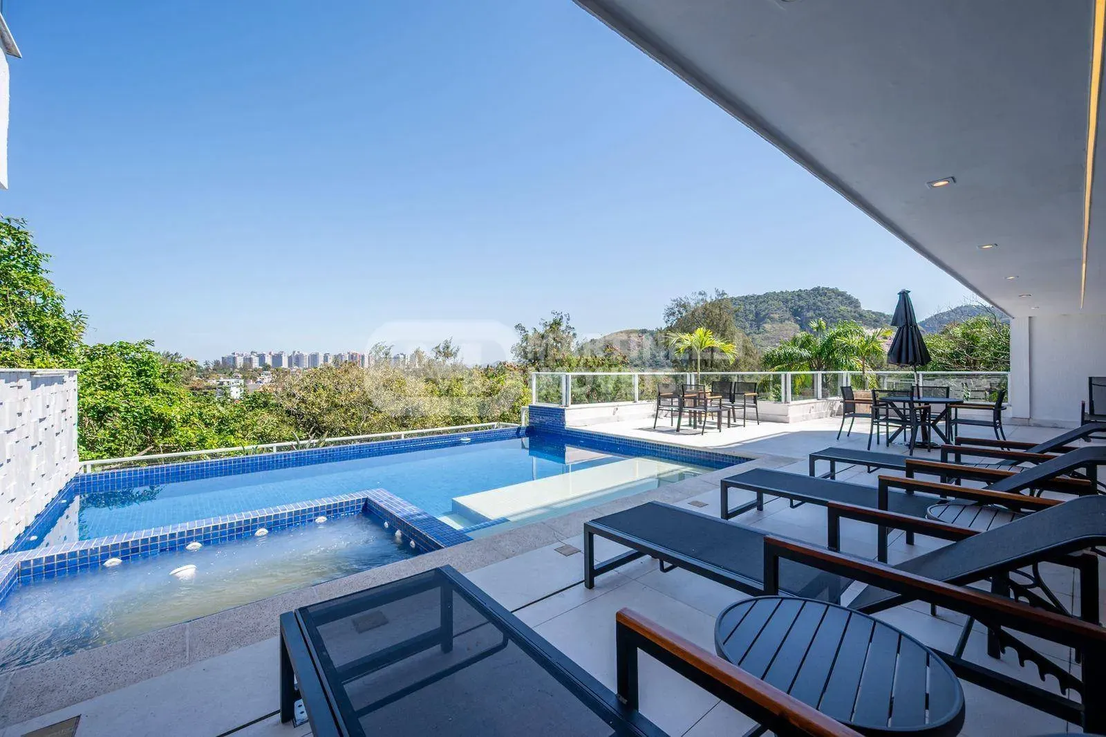 Furnished house with 5 bedrooms and 6 bathrooms — photo 39