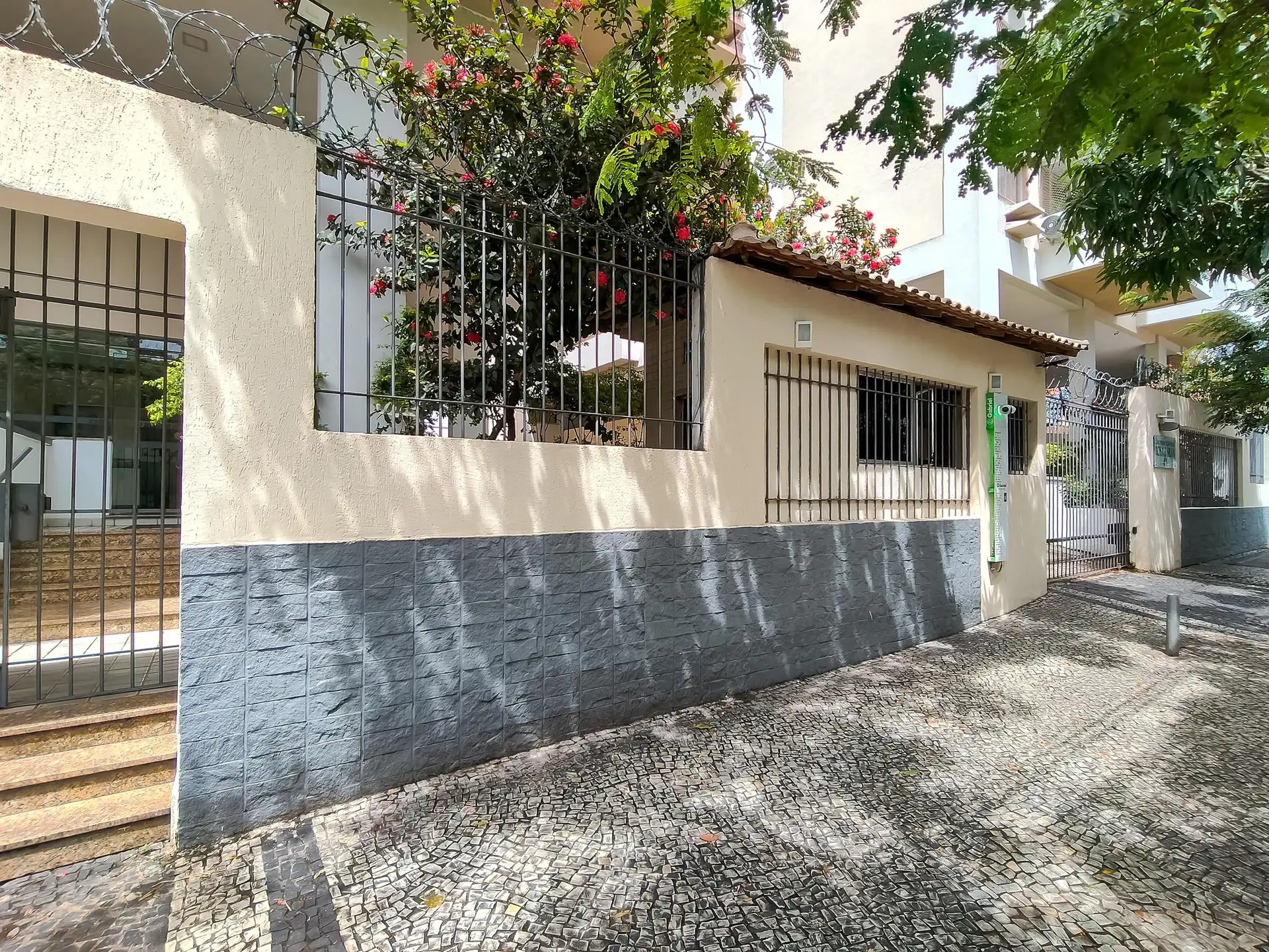 Mountain view in a 3-bedroom apartment, 200 m² — photo 84