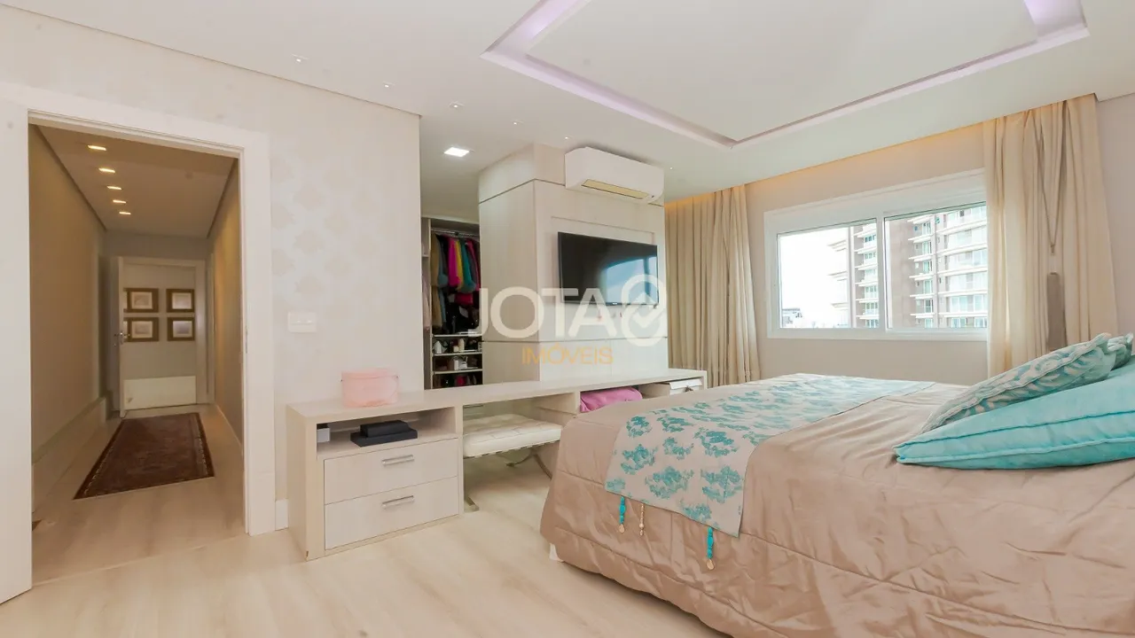 298 m² apartment with 3 en-suite bedrooms and balcony — photo 17