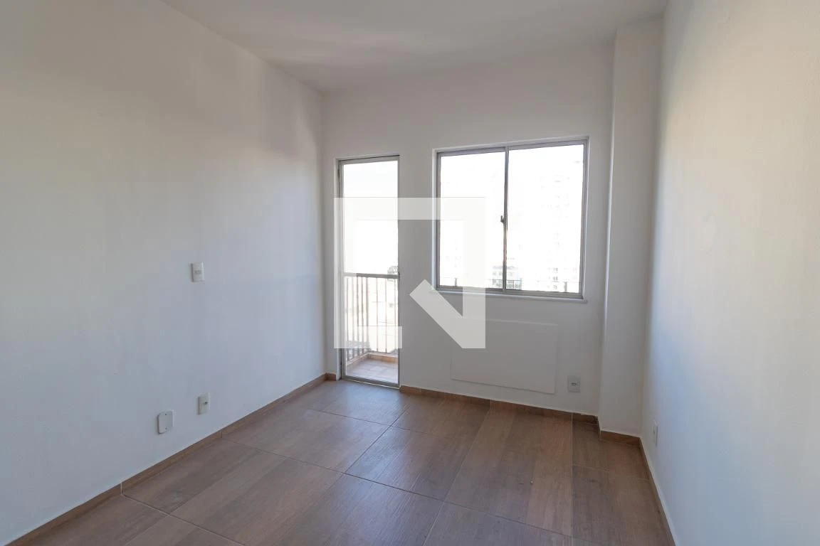 3-bedroom apartment in a building with a gym — photo 3