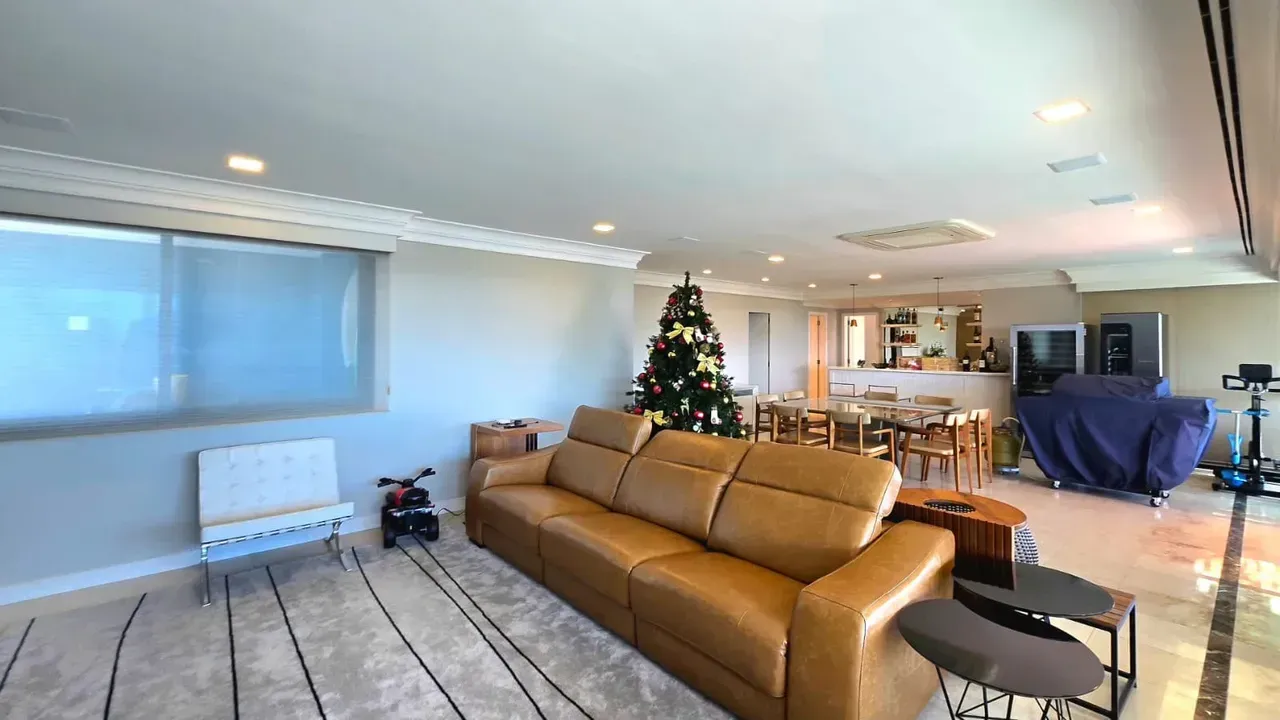 Furnished penthouse with 4 bedrooms and open-plan kitchen