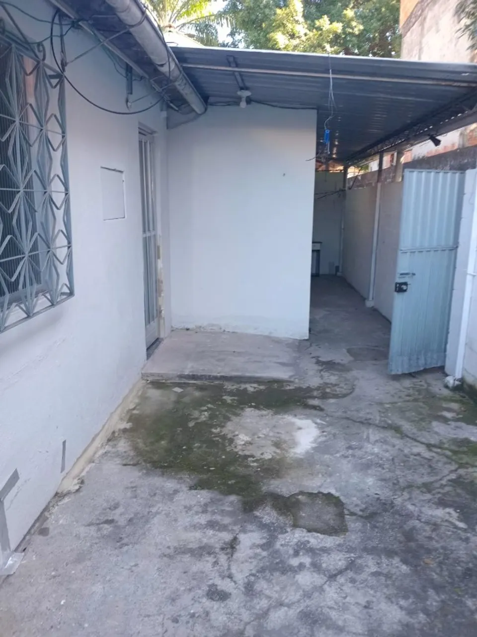 House with a closed kitchen and a gas stove — photo 9