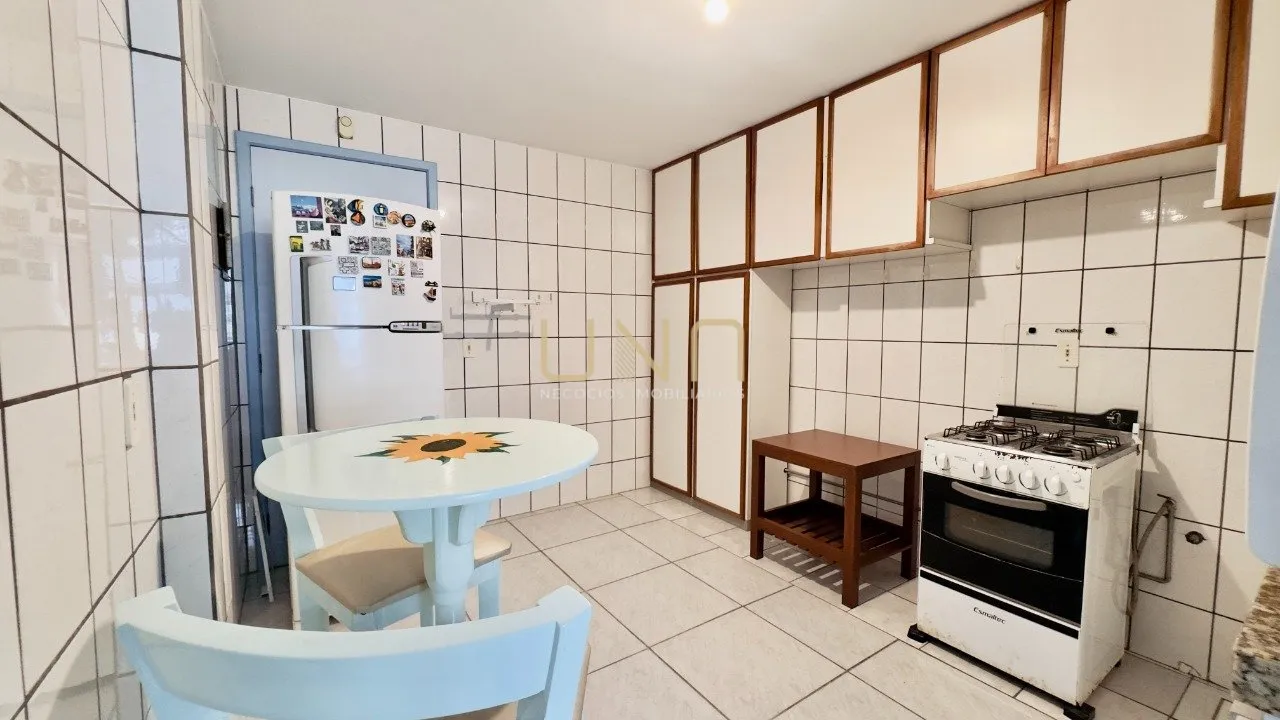 2-bedroom apartment with a washing machine