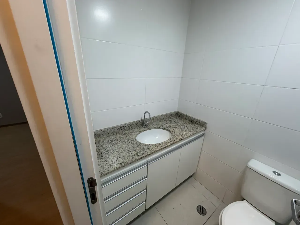 2-bedroom apartment in a building with a gym — photo 10