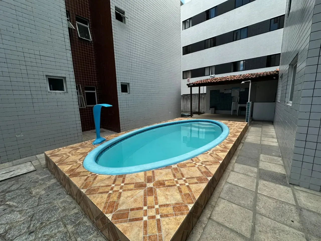 Apartamento de 2 quartos em condomínio com piscina — photo 6