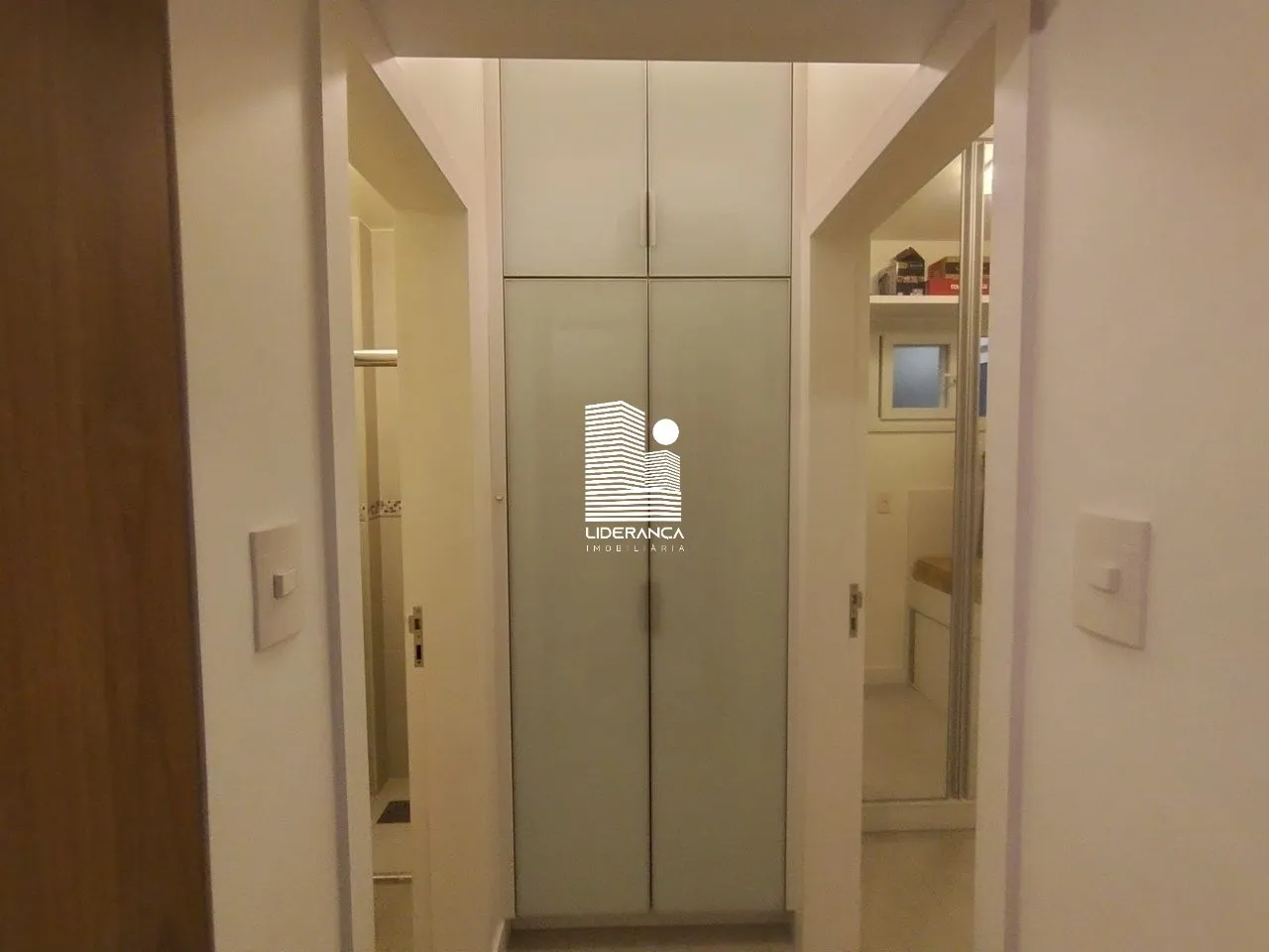 3-bedroom apartment with a walk-in closet in Florianópolis — photo 10