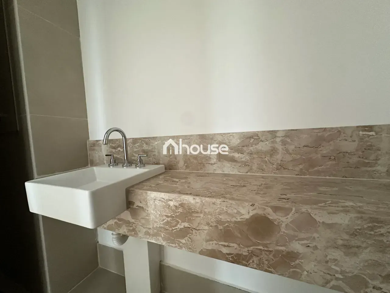 Apartment with 2 bedrooms, glass balcony, and 2 parking — photo 16