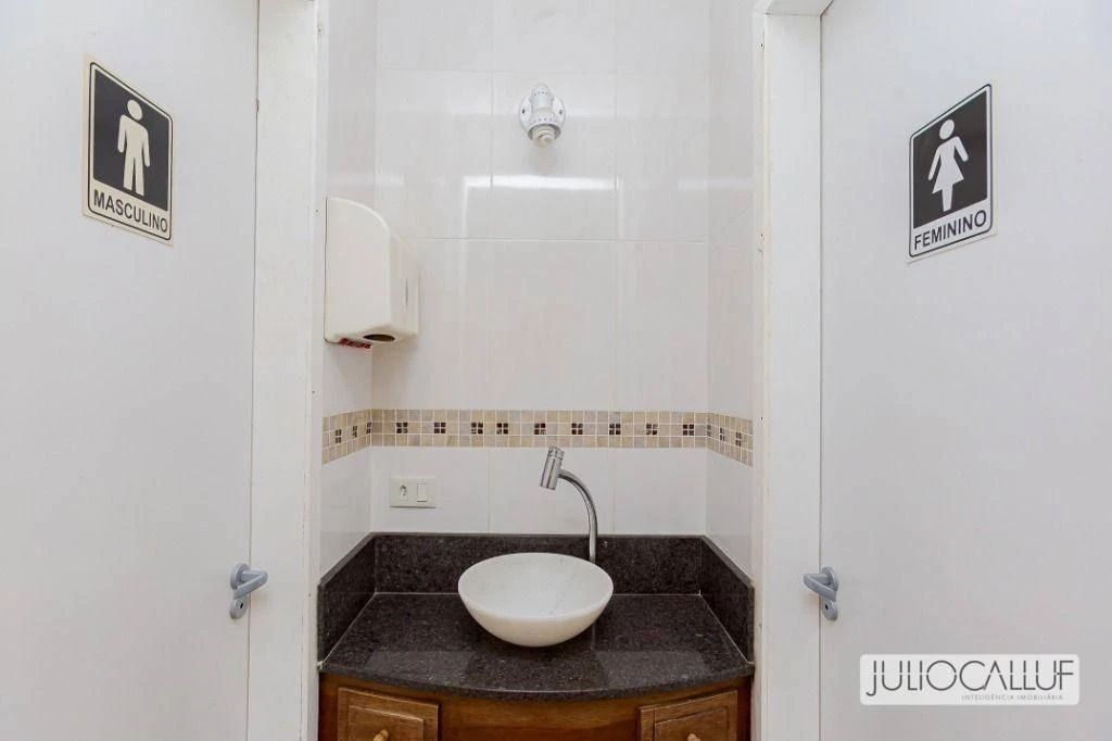 4-bedroom house with a washing machine in Curitiba — photo 36