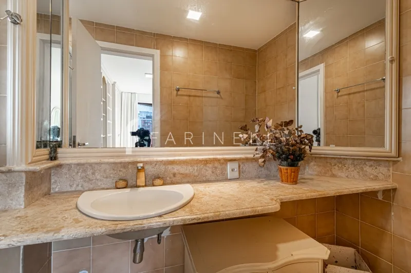 Furnished apartment with 3 bedrooms and 4 bathrooms — photo 14