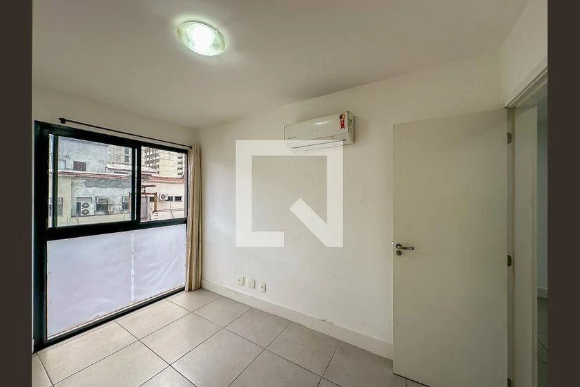 One-bedroom apartment in a building with a gym — photo 28