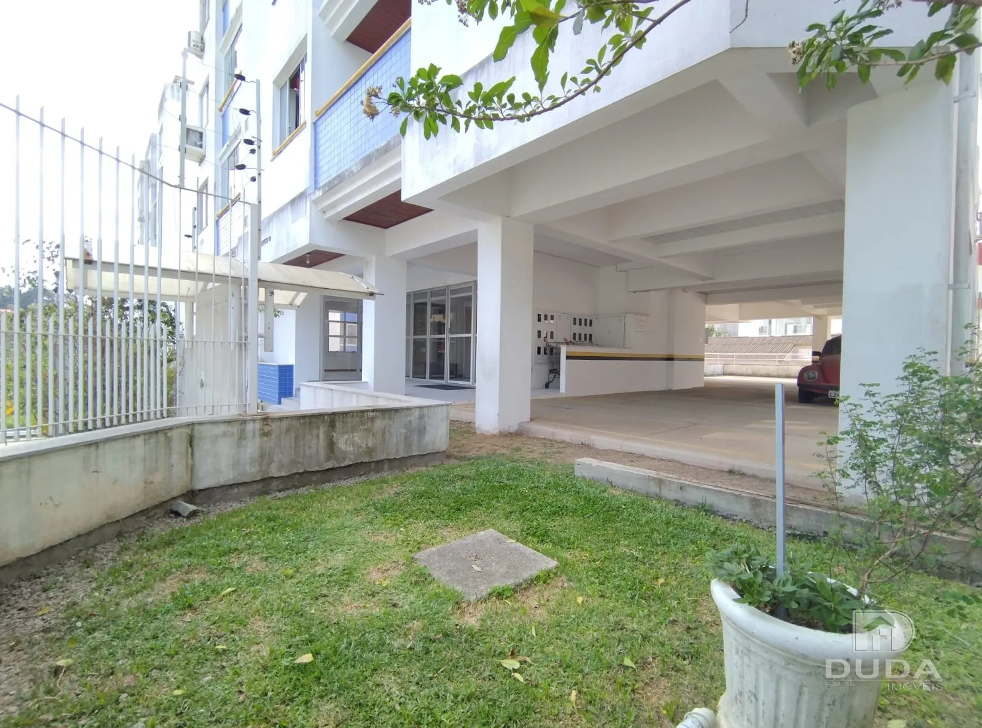 Apartamento amueblado de 2 dormitorios con plaza — photo 17