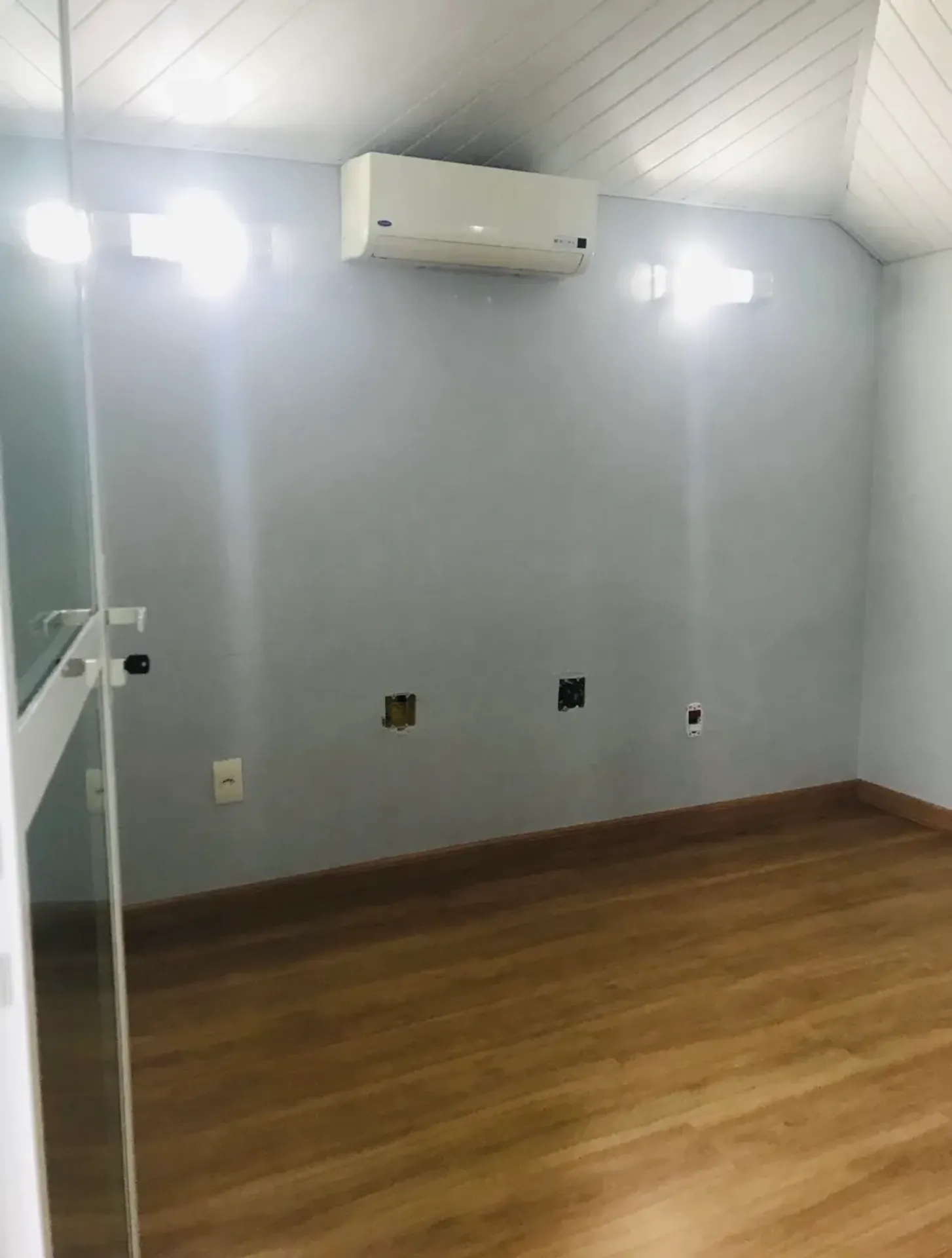 House with 4 bedrooms and 4 bathrooms and a separate kitchen — photo 21