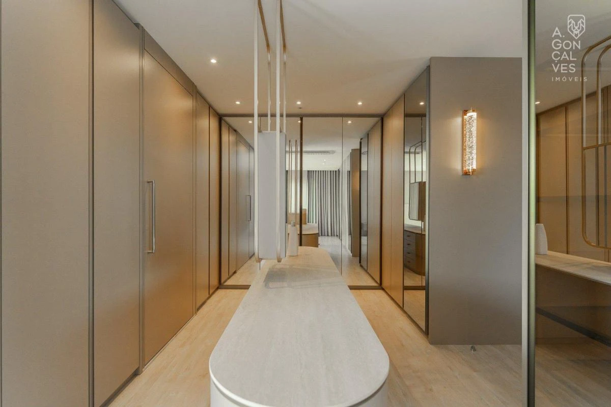 Furnished apartment with 3 en-suite bedrooms and 4 parking — photo 22