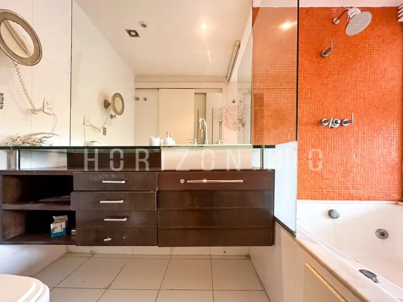 2-bedroom apartment in a building with a sauna — photo 15