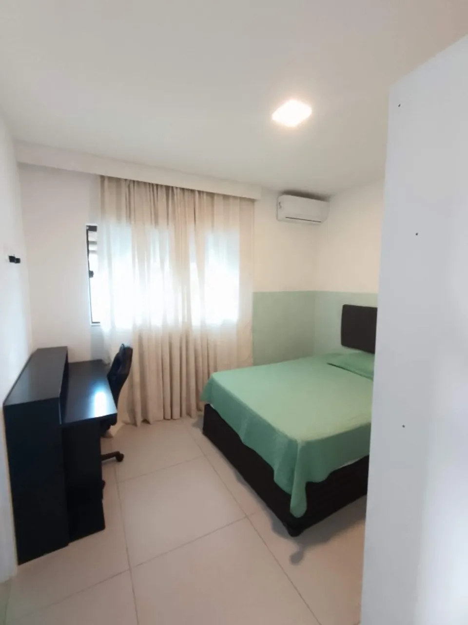 Будинок 280 м² з балконом із грилем та панорамними вікнами — photo 14