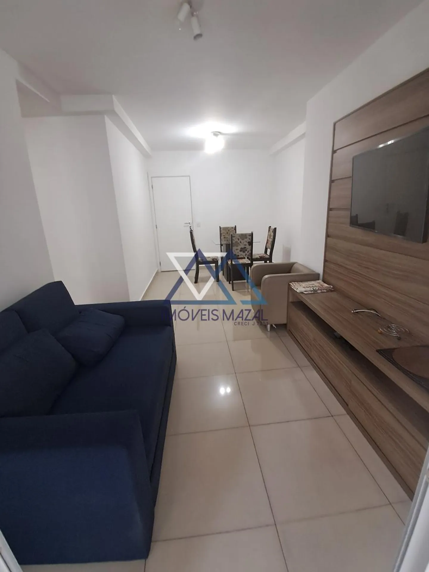 Квартира 70 м² с застеклённым балконом и камином — photo 8
