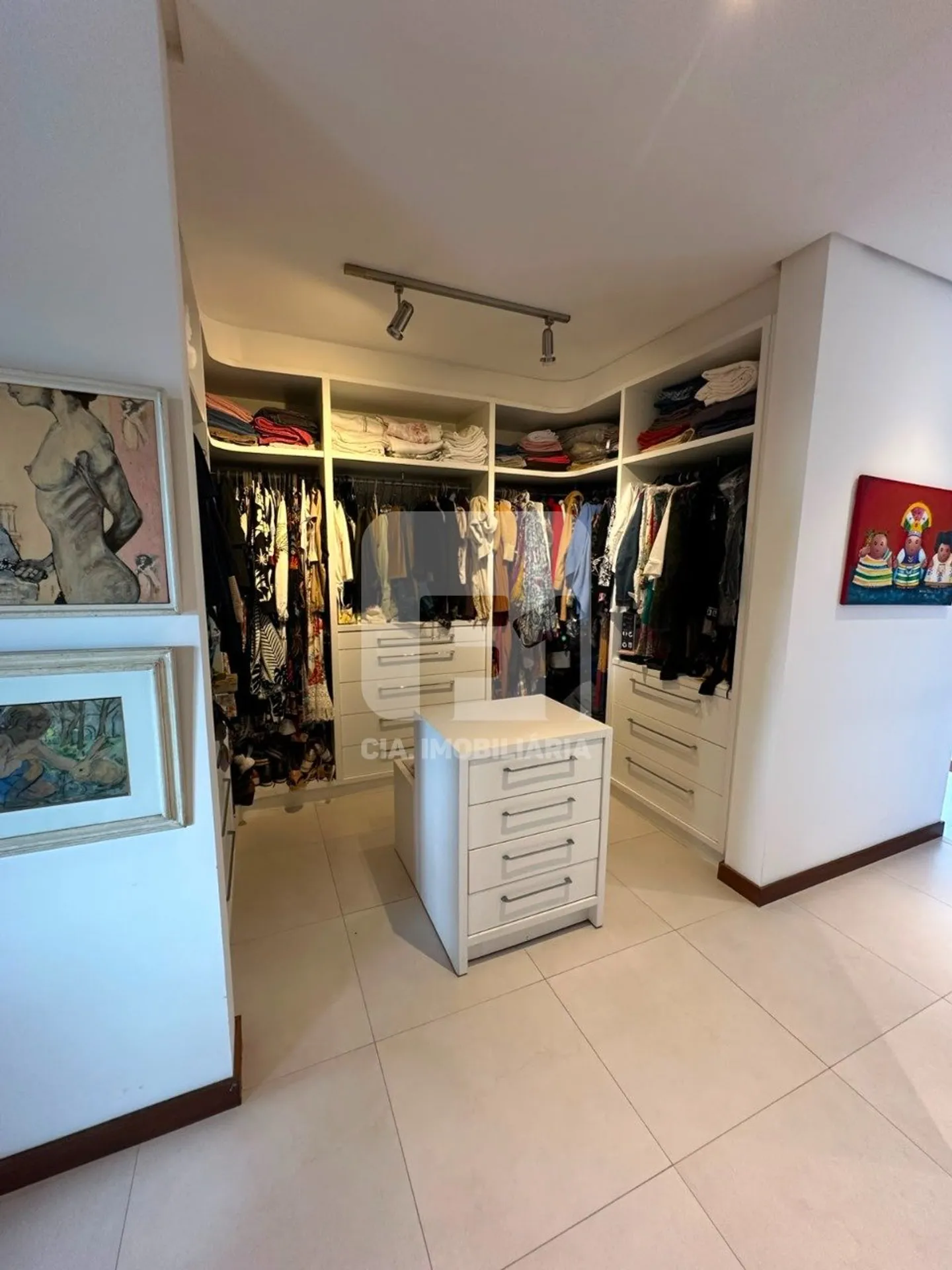 Furnished house with 6 bedrooms and 650 m² total — photo 75