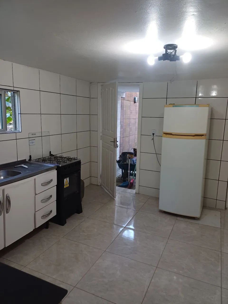 Unfurnished studio with 1 bedroom and 1 bathroom — photo 2