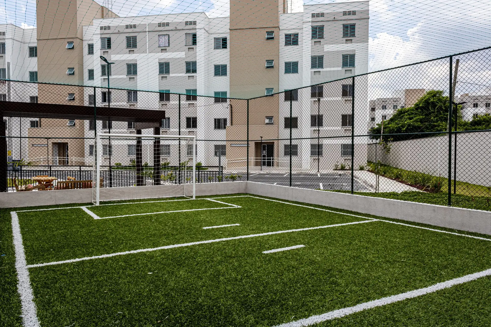 2-bedroom apartment in a building with a gym — photo 30