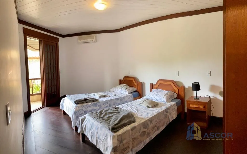 Мебльований будинок: 4 спальні з власними ваннами 600 м² — photo 17