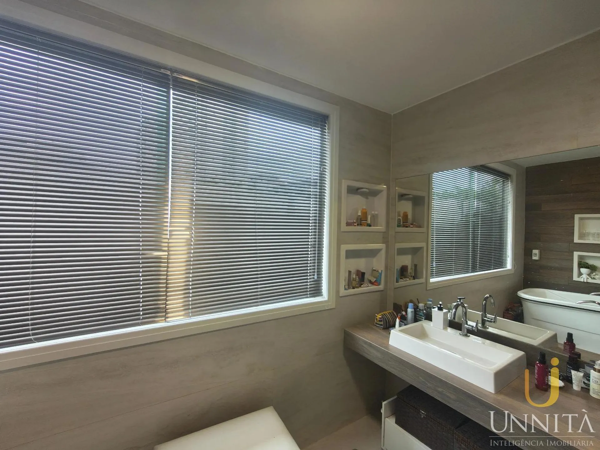 750 m² house with a grill on the balcony and a bathtub — photo 28