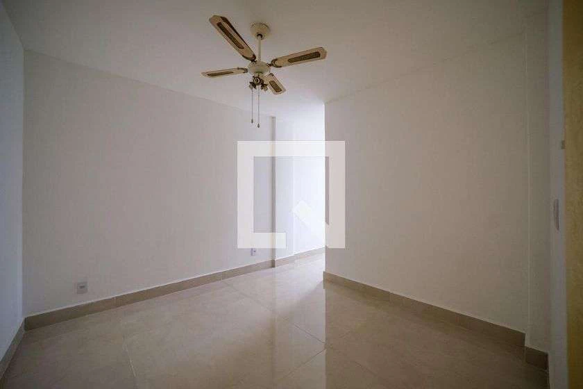 80 m² apartment with an open-plan kitchen and 2 bedrooms — photo 4