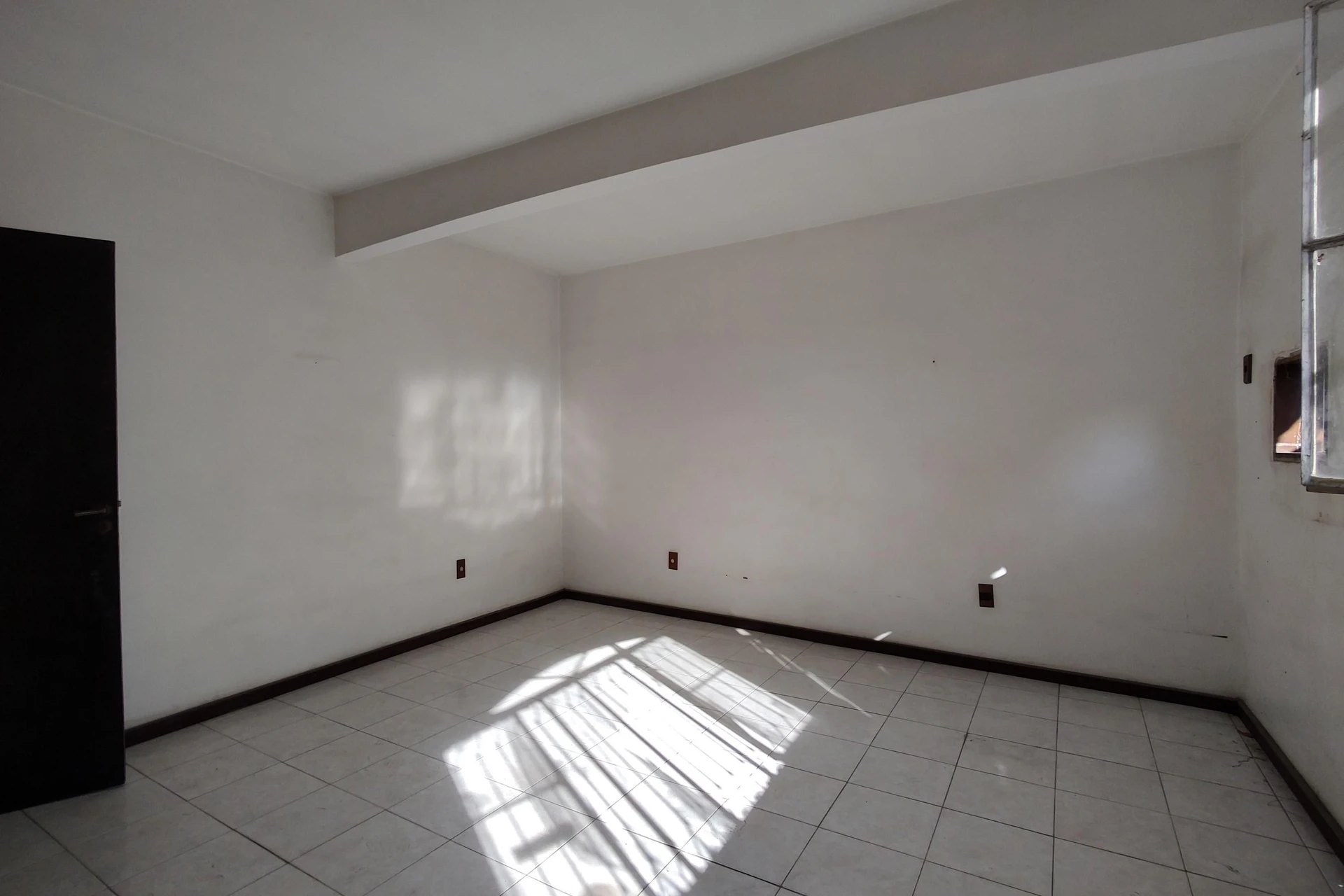 Unfurnished house with 4 bedrooms and private garden — photo 31