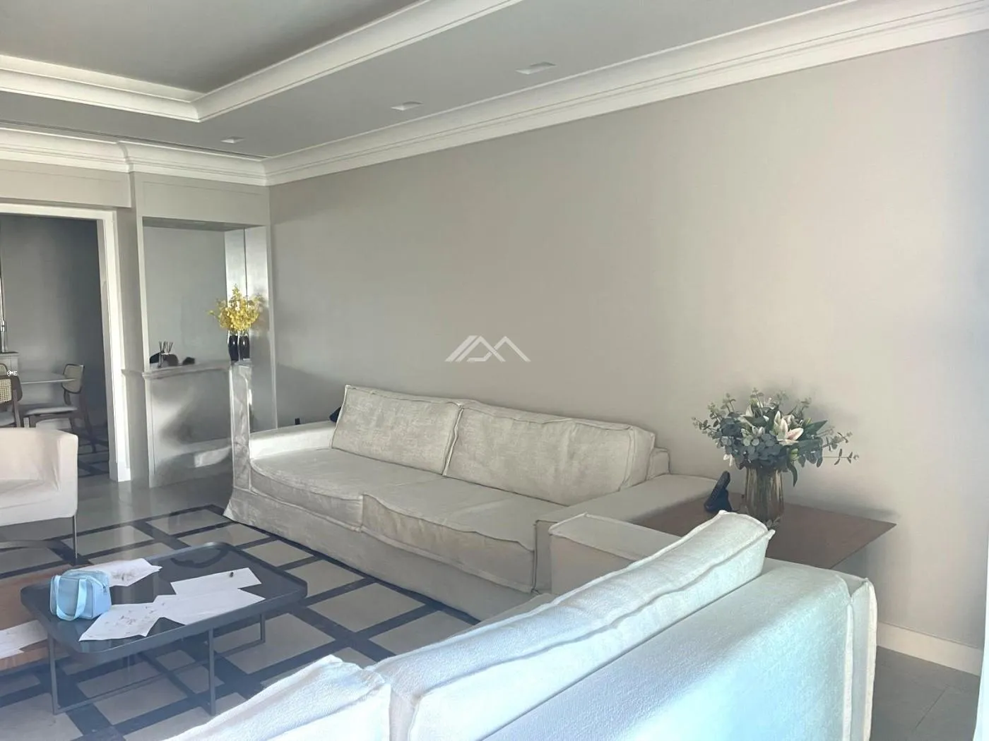 Apartment with 4 bedrooms and 5 bathrooms and enclosed balcony — photo 31