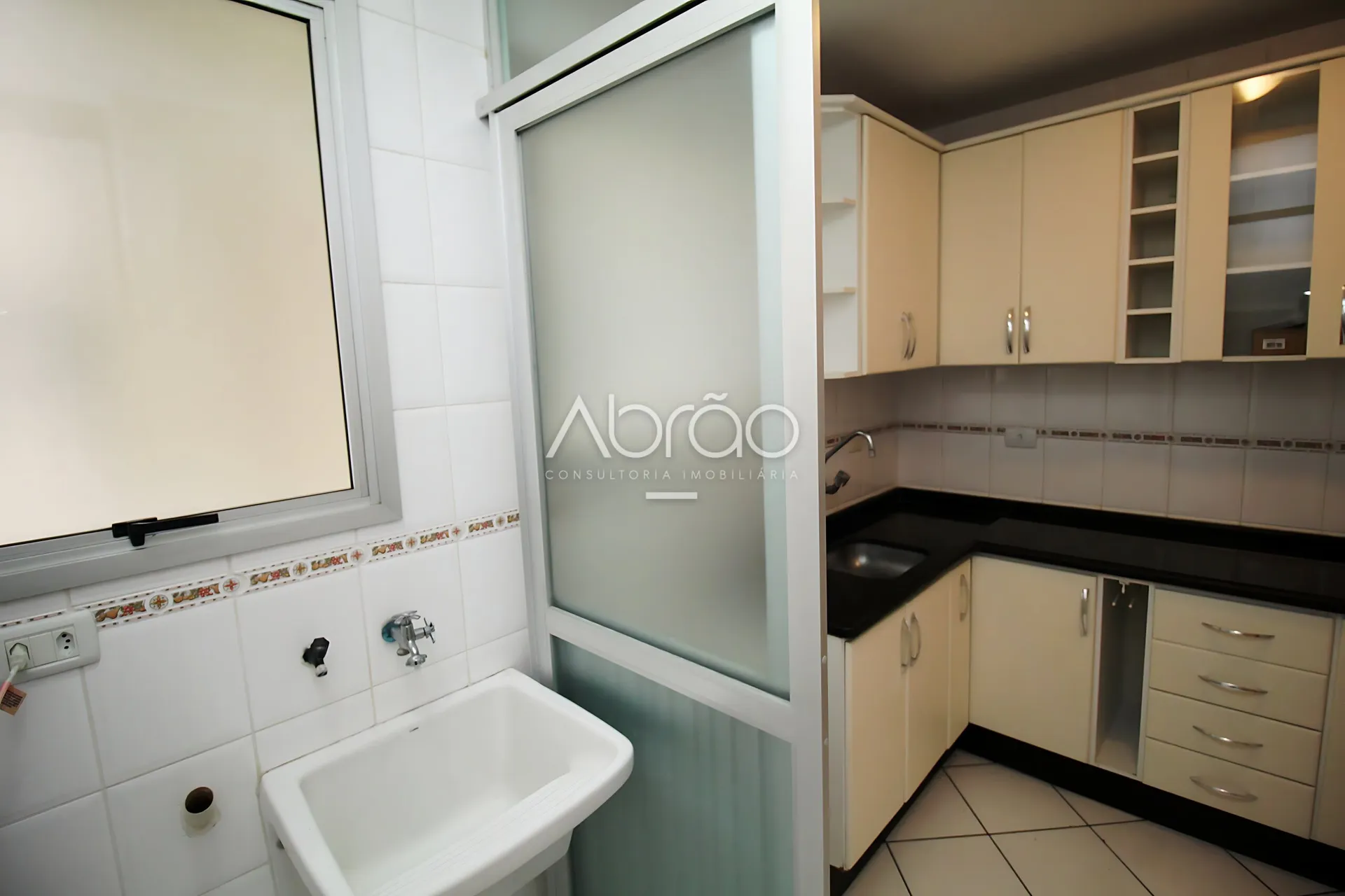 Apartamento con 3 dormitorios y balcón con parrilla — photo 10