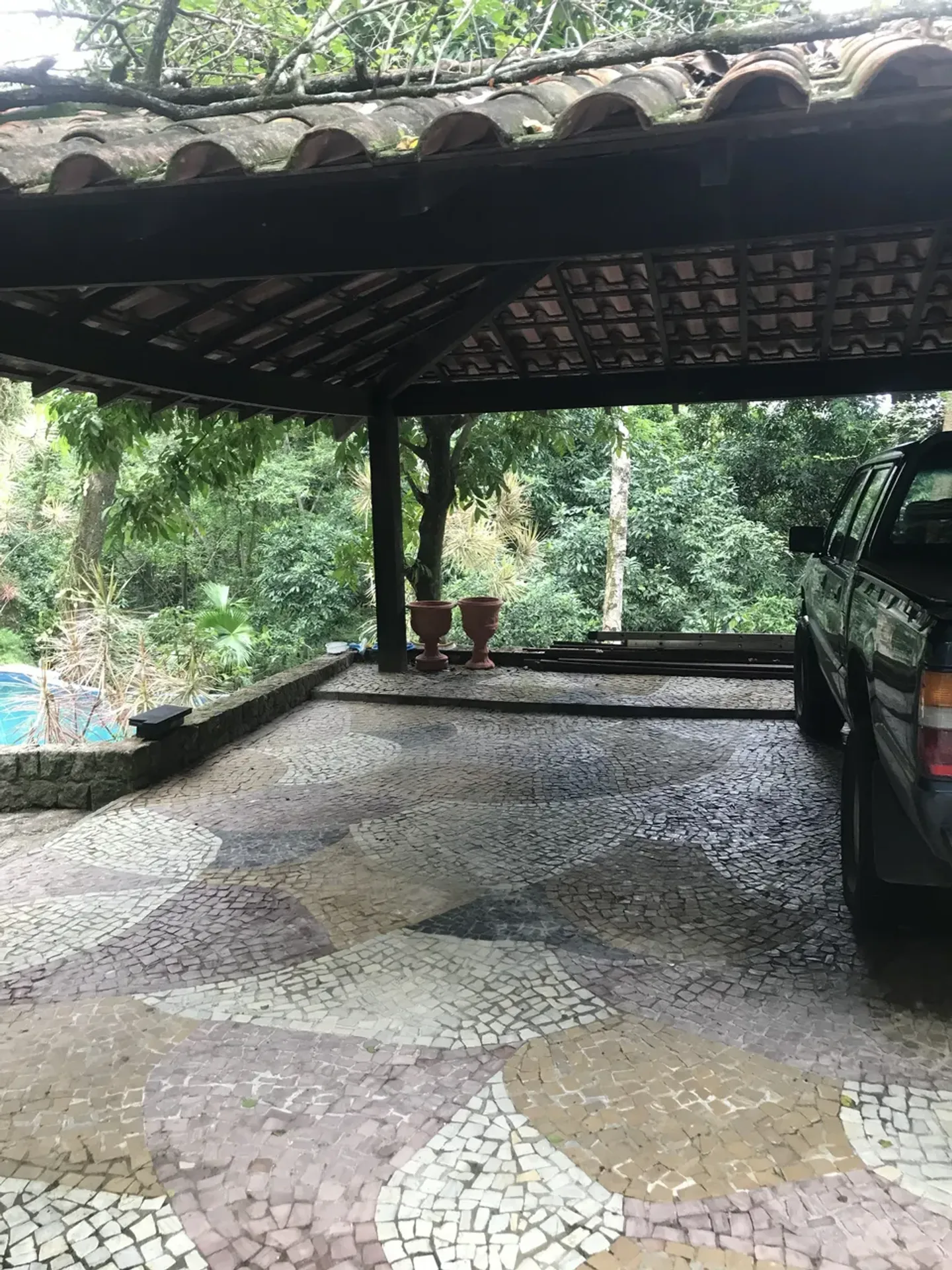 One-bedroom apartment in a building with a pool — photo 8