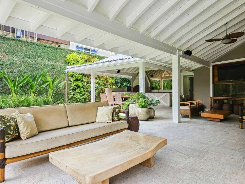 832 m² house with 6 bedrooms and an open-plan kitchen — photo 13