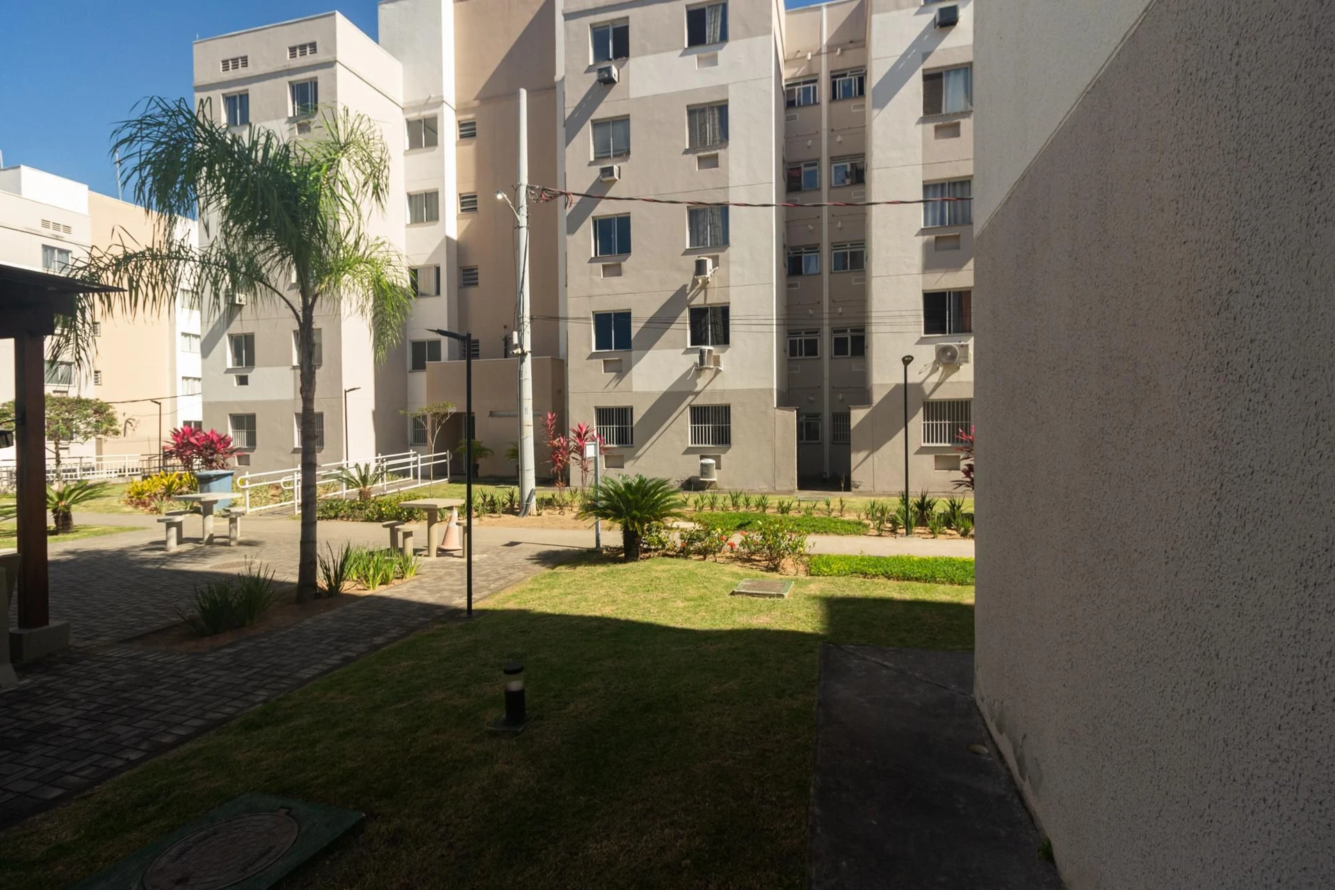 Apartamento com 2 quartos e box de vidro no banheiro — photo 36