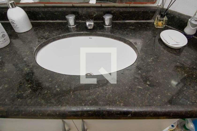 Furnished 76 m² apartment with 2 bedrooms and suite — photo 14