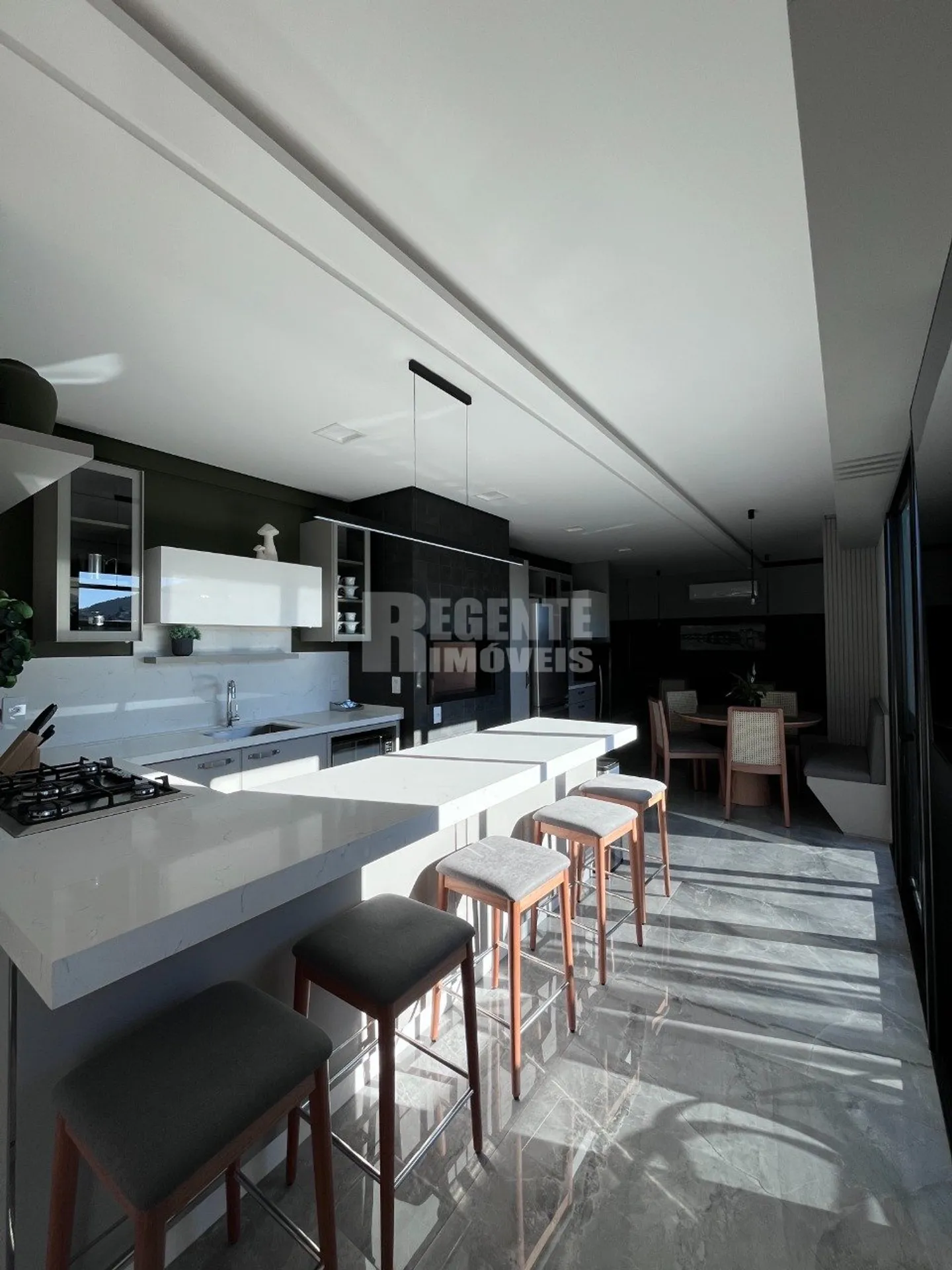 Apartamento amueblado de 2 dormitorios con balcón — photo 17