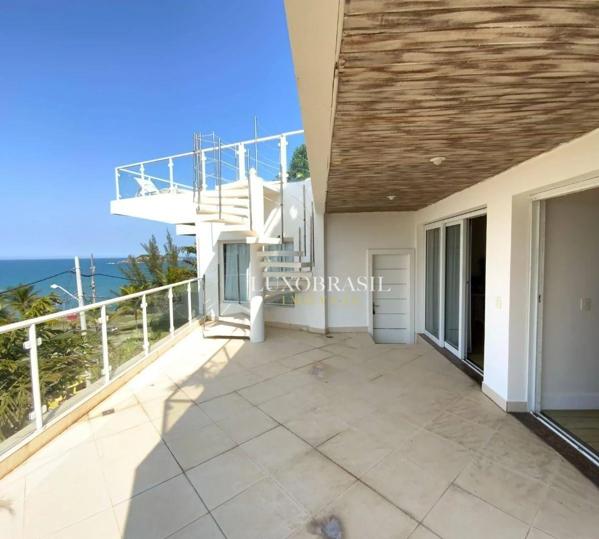 Apartment with 4 suites and access to shared pool — photo 48