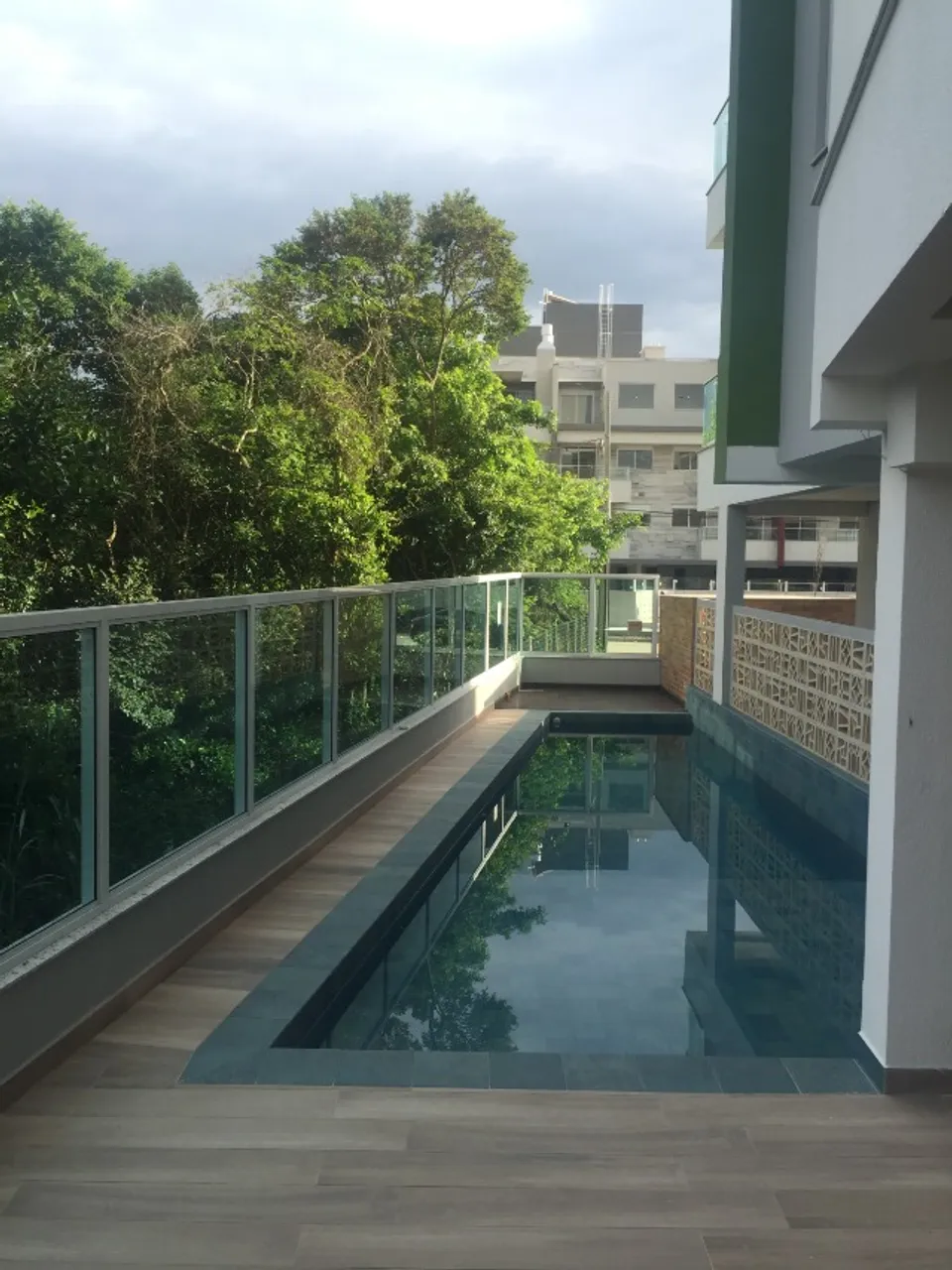 Balcony with a grill in a 2-bedroom apartment, 75 m² — photo 16