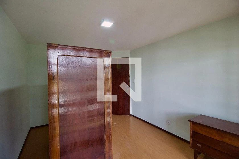 4-bedroom house with wood or laminate floors in Curitiba — photo 26