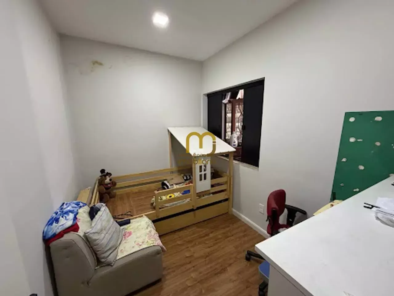 Furnished house, 300 m², with a glass-enclosed balcony — photo 17