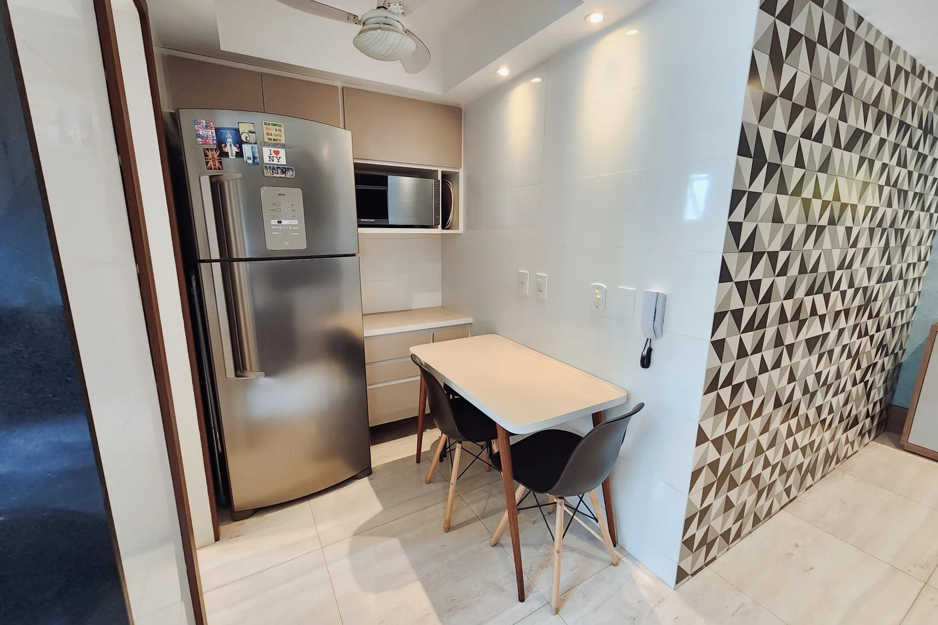 3-bedroom apartment with an ensuite suite and 2 parking — photo 15