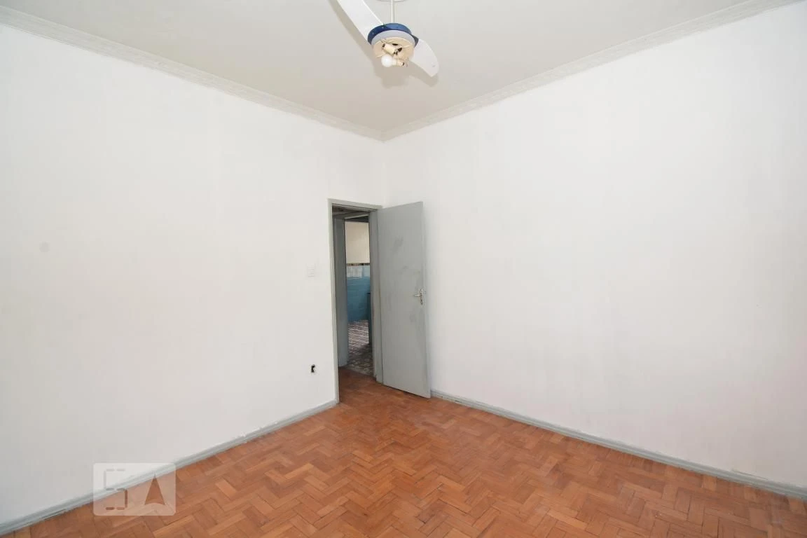 Wood or laminate floors in a 2-bedroom house, 100 m² — photo 35