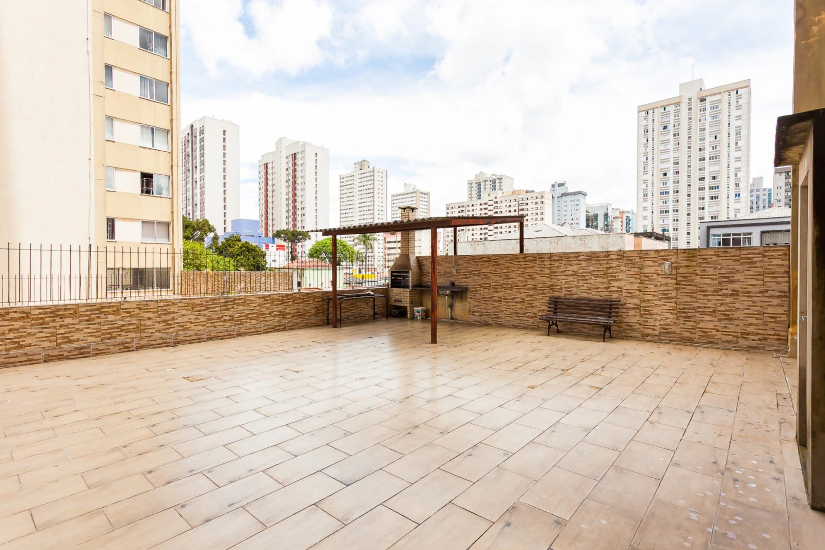 Дерев'яна підлога або ламінат та 1 спальня: квартира 44 м² — photo 5