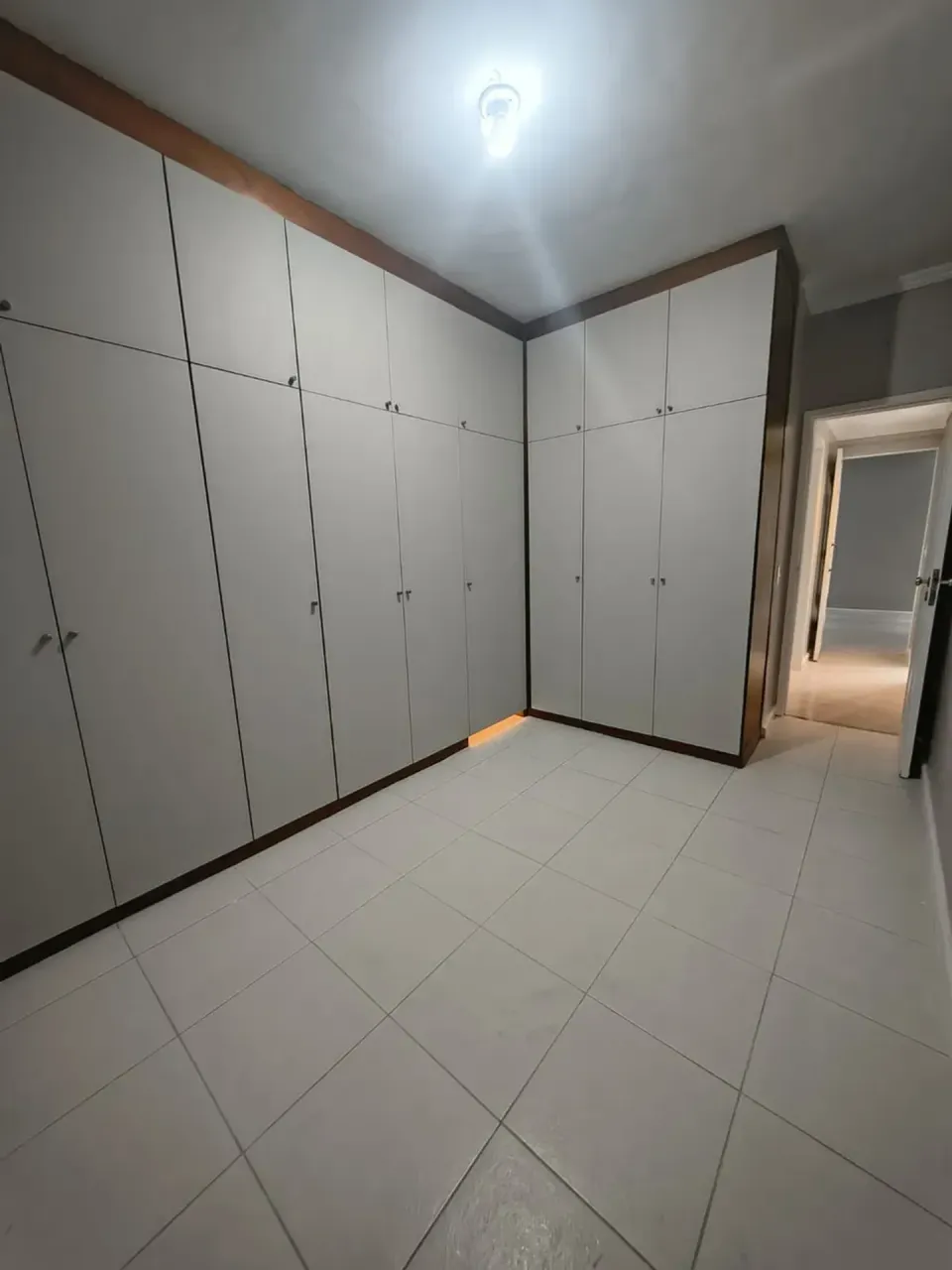 3-bedroom apartment with 3 bathrooms and glass balcony — photo 23