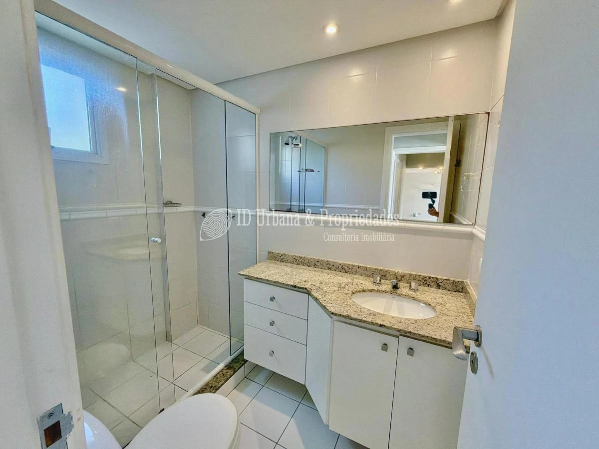3-bedroom apartment in a building with a pool — photo 37