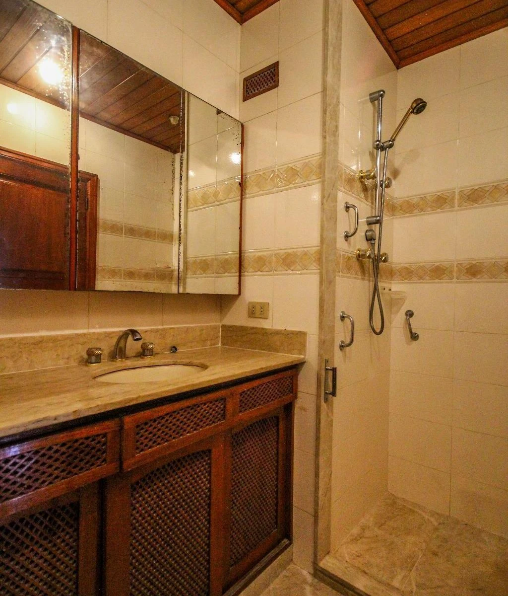 Apartment with 4 bedrooms, 4 baths and 300 m² — photo 39