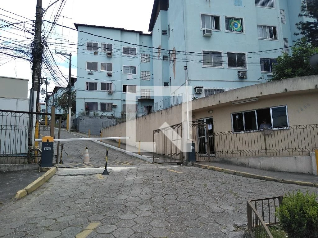 2-bedroom apartment in a building with a pool — photo 40
