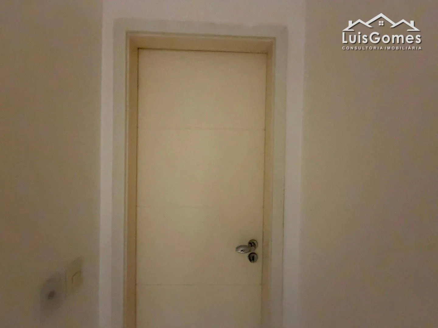 Furnished apartment with 4 bedrooms and 5 bathrooms — photo 36
