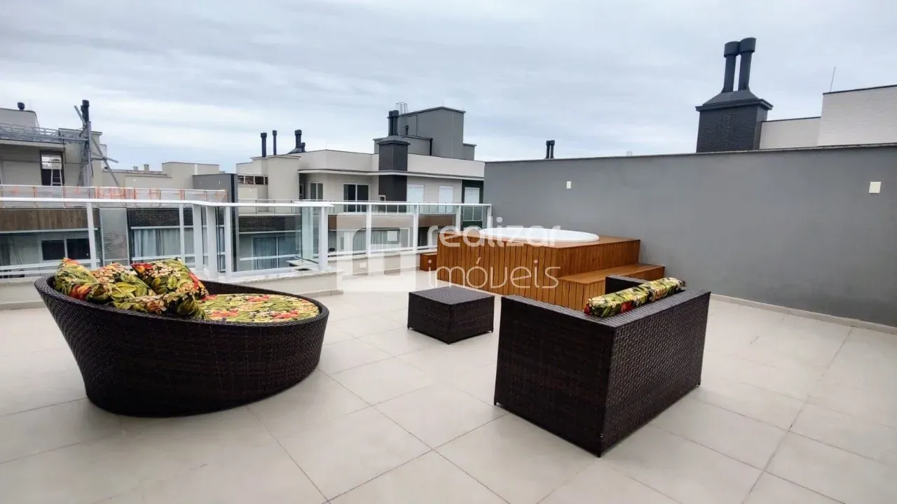 Cobertura mobiliada com 148 m² e 3 dormitórios